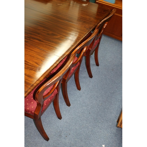 686 - Absolutely Beautiful - Fully Marked - Edwards and Roberts (Gillows) Antique Wind Out Table with 8 Ba... 