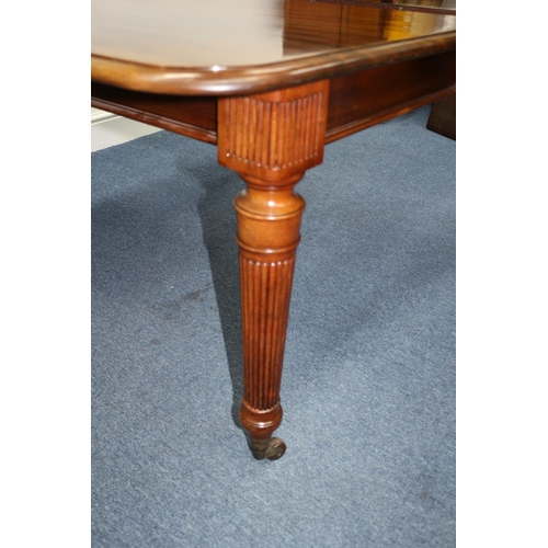 686 - Absolutely Beautiful - Fully Marked - Edwards and Roberts (Gillows) Antique Wind Out Table with 8 Ba... 