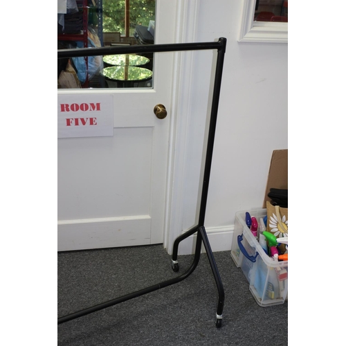 691 - 4ft Metal Clothes Rail on Wheels