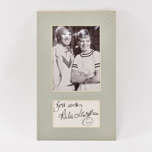 125 - A Mounted Photograph And Signature - Rula Lenska - Dr Who