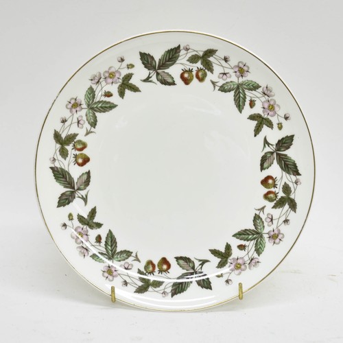 394 - A Wedgwood Strawberry Hill Plate. 24cm Diameter.