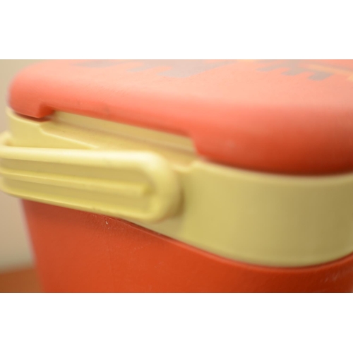 511 - 70's Style Cooler Box with Ice Pack