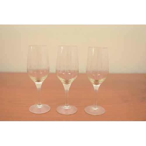 512 - Decorative Small Sherry Glasses