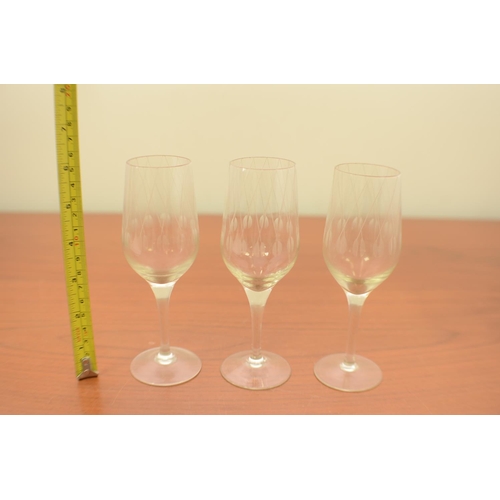 512 - Decorative Small Sherry Glasses