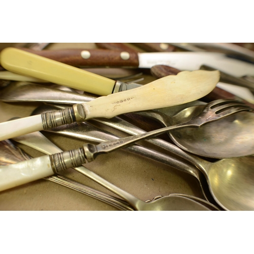 513 - An assortment of Cutlery