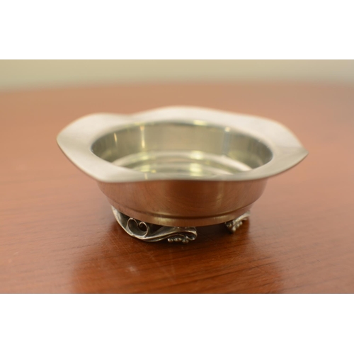 516 - Large Glass Ashtray with Handmade Williamsburg Virginia Shirley Stainless Steel Ashtray