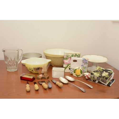 519 - A Selection of Kitchenalia including Cake Tin, Mixing Bowl plus more