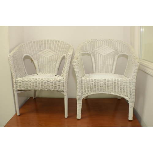 521 - 2 x White Wicker Conservatory Chairs New 73x58x50cm