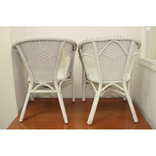 521 - 2 x White Wicker Conservatory Chairs New 73x58x50cm