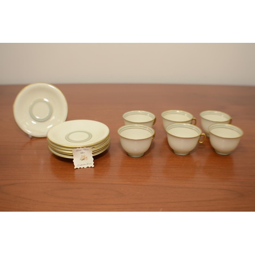 529 - set of 6 Cups and Saucers, Pirken Hammer 7220 Czechoslovaki
small chip on 1 cup and saucer