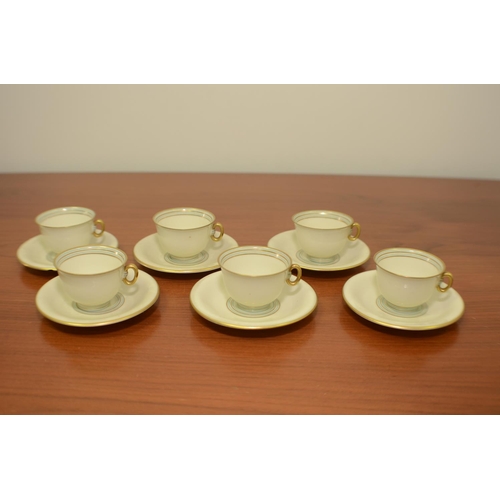 529 - set of 6 Cups and Saucers, Pirken Hammer 7220 Czechoslovaki
small chip on 1 cup and saucer