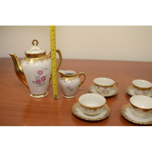 530 - Set of 6 Cups and Saucers. Milk Jug and Tea-Pot by  Salvream