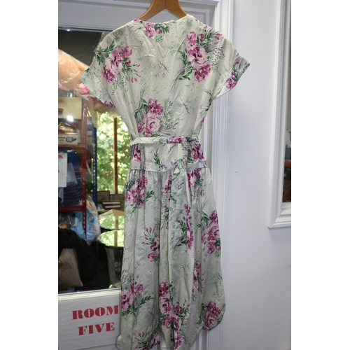 35 - Selection of 8 Vintage Dresses