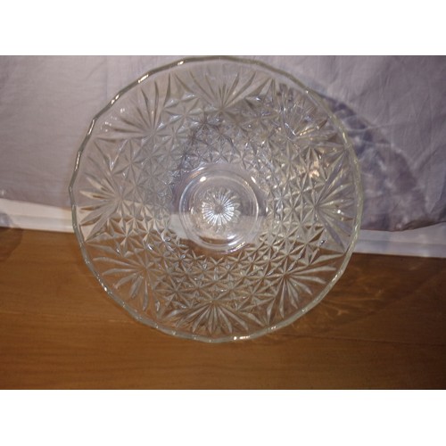 396 - Glassware to include Arlington Punch Bowl 31cm dia, Owl eyed shallow fruit bowl 27cm dia and a Ships... 