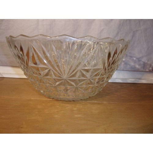 396 - Glassware to include Arlington Punch Bowl 31cm dia, Owl eyed shallow fruit bowl 27cm dia and a Ships... 