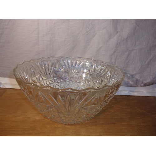 396 - Glassware to include Arlington Punch Bowl 31cm dia, Owl eyed shallow fruit bowl 27cm dia and a Ships... 