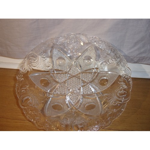 396 - Glassware to include Arlington Punch Bowl 31cm dia, Owl eyed shallow fruit bowl 27cm dia and a Ships... 