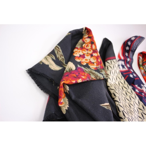 463 - An Assortment of 6  Ladies Scarves