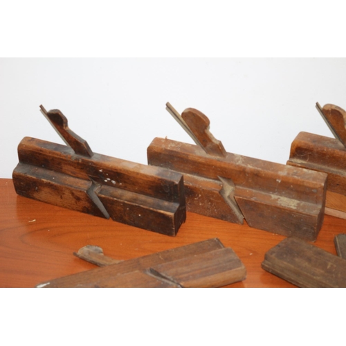 191 - 5 x Antique Wood Planes with Different Edging Blades