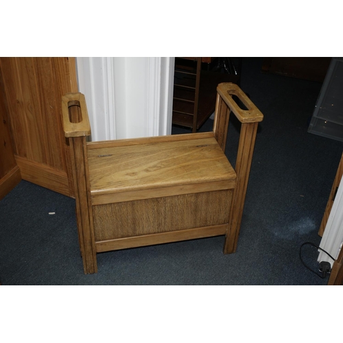 206 - Vintage Hallway Shoe Box / Seat