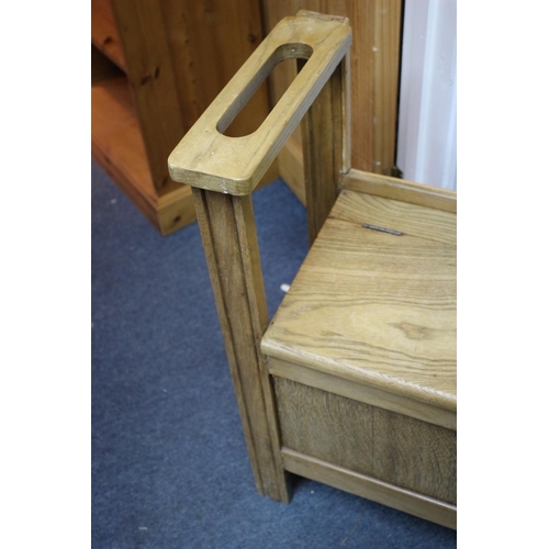 206 - Vintage Hallway Shoe Box / Seat