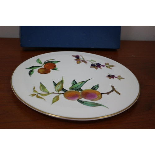 94 - A Boxed Royal Worcester Dish