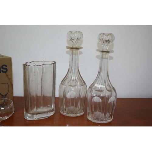 95 - A Boxed Set Of 6 Zwiesel Glasses, 2 Decanters and 8 Vases