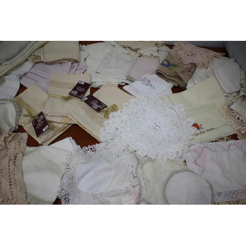 474 - Vintage and some brand new napkins, doilies and lace, table cloths