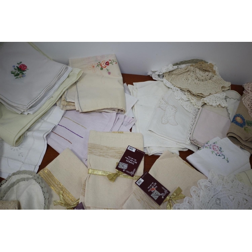 474 - Vintage and some brand new napkins, doilies and lace, table cloths