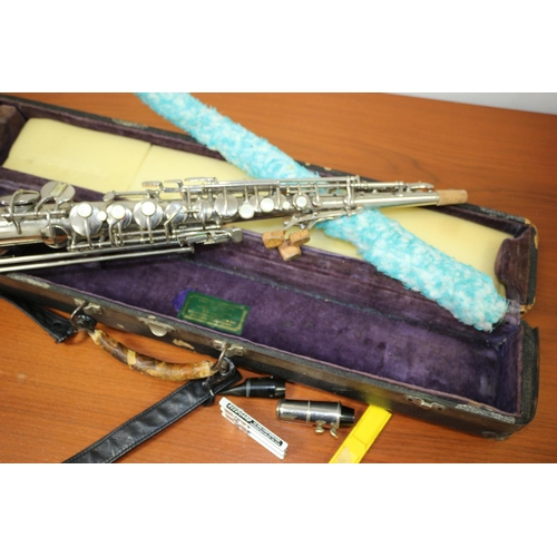 475 - Soprano Sax
Maker: CG Conn, Elkhart Indiana.
Serial: 1119954 S M178972 L
Patent: Dec 8 1914.
Two Mou... 