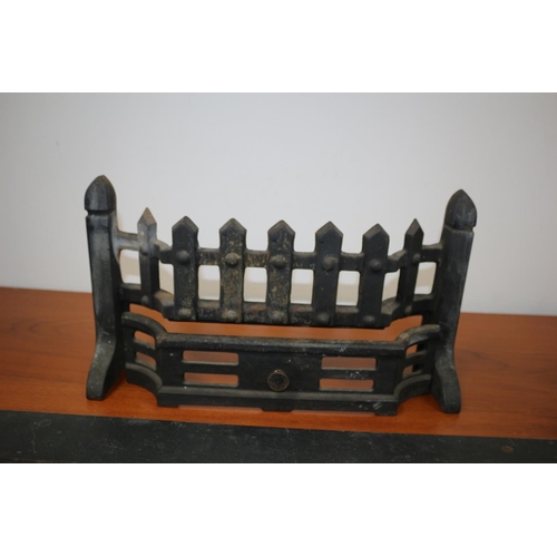 476 - Vintage Iron Metal Fire Grate and Guard