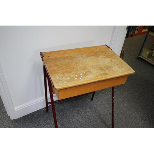 484 - Vintage child's desk