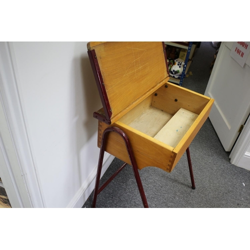 484 - Vintage child's desk