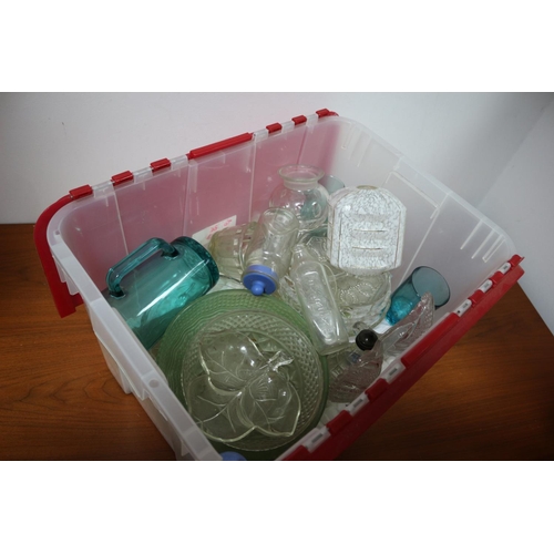 512 - Large crate of glassware