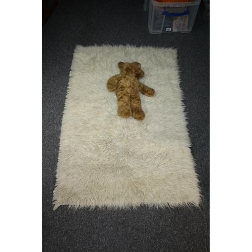 553 - Afgan Style Rug (20x80 cm) plus a Bear from Bear Factory