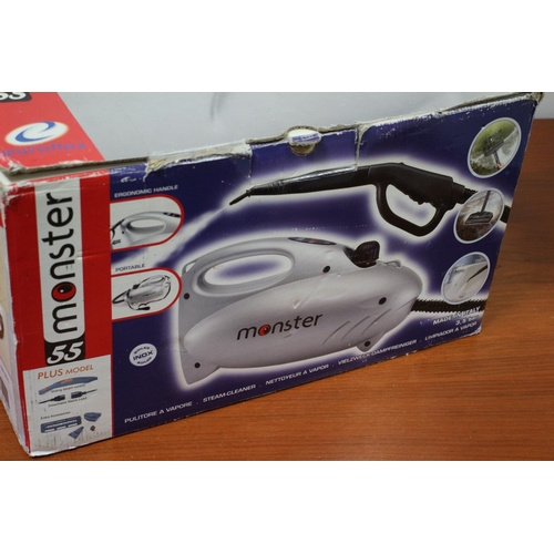 557 - Monster Steam Cleaner, working condition.