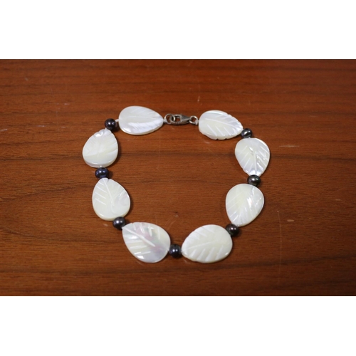 523 - 925 marked silver clasp mother of pearl and pearls bracelet