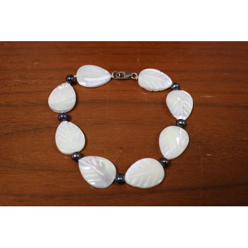 523 - 925 marked silver clasp mother of pearl and pearls bracelet