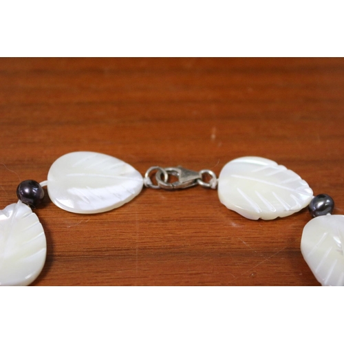 523 - 925 marked silver clasp mother of pearl and pearls bracelet