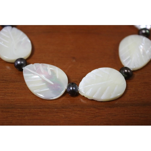 523 - 925 marked silver clasp mother of pearl and pearls bracelet