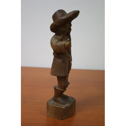 530 - Hand-carved pirate statue