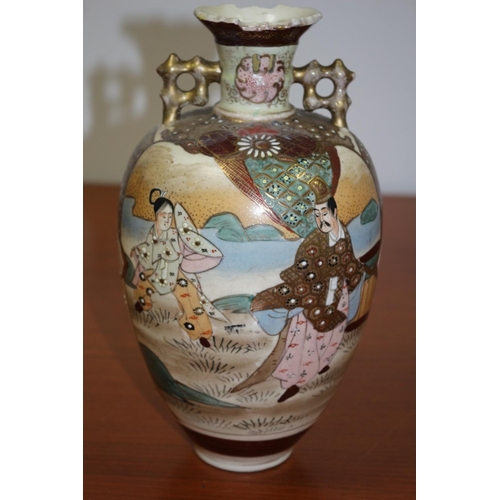 543 - Aged Japanese Satsuma Vase depicting warriors. 24 cm