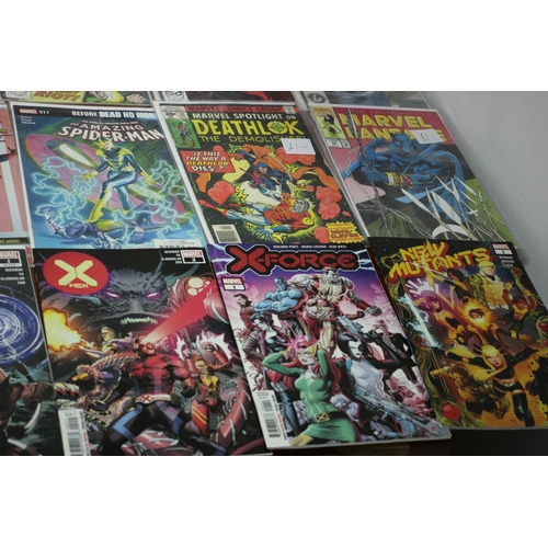 549 - 30 Marvel Comics including 'Spider Man, 'Hulk', 'Invaders', 'X-Men and others.