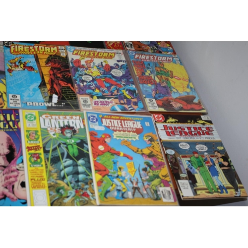 551 - 30 DC Comics including 'Spectre', 'Justice League' and 'Firestorm'.