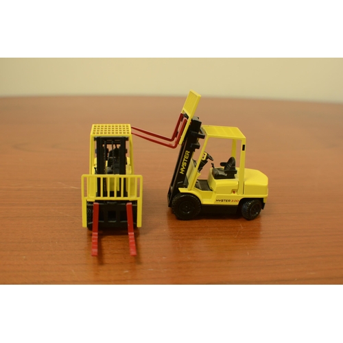 153 - 2 Hyster Forklifts By NZG Made in Germany 1..30