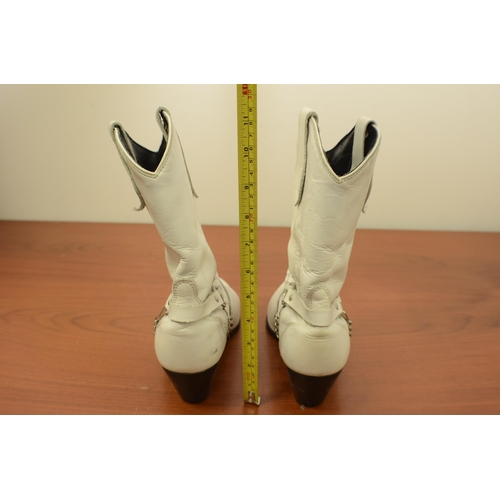 309 - A Pair of Leather Santa Fe Boot Company White Cowboy Boots Ladies Size 5