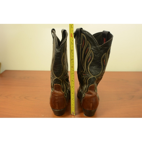 311 - A Pair of Black/Tan Leather Cowboy Boots Ladies Size 5