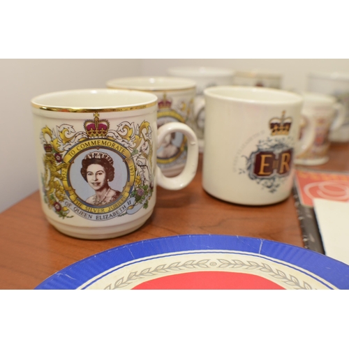 391 - A large collection of Royal Memorabilia including cups, cards, magazines and newspapers.