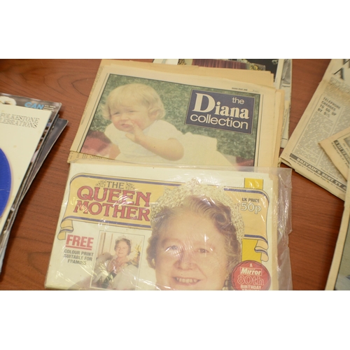 391 - A large collection of Royal Memorabilia including cups, cards, magazines and newspapers.