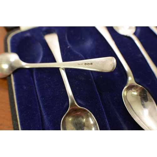 419 - Late Art Deco silver hallmarked spoons Israel Sigmund Greenberg Sheffield 1924 in original box